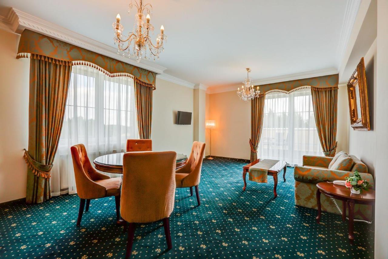 Parisel Palace Centrum Konferencyjno-Wypoczynkowe Klimki Pod Lukowem Exteriér fotografie